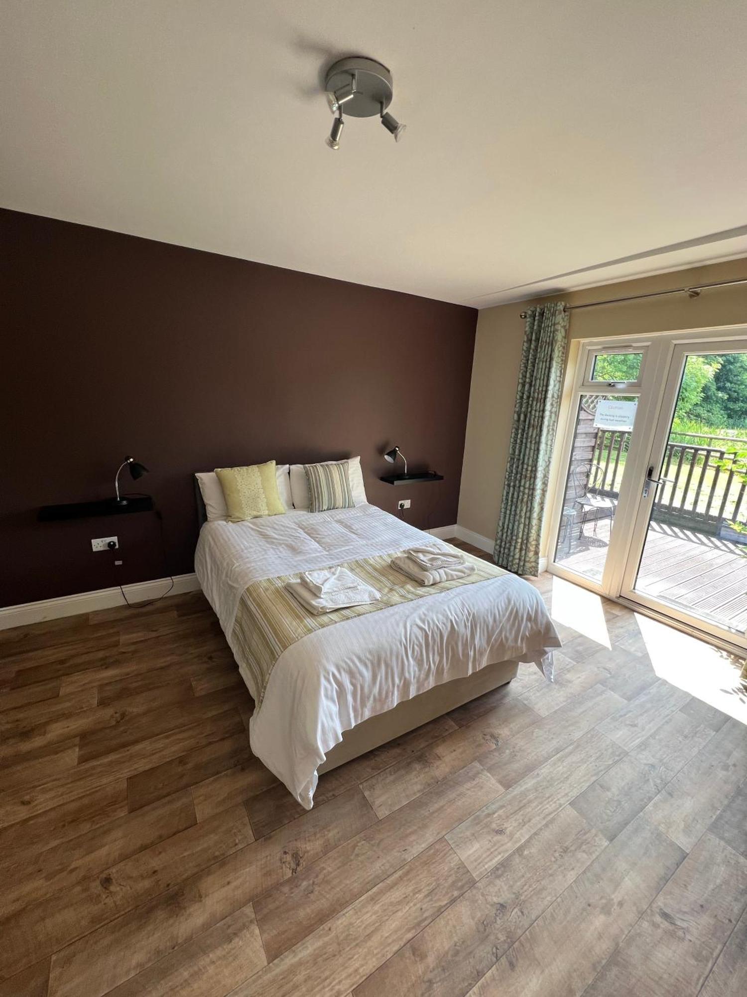 Cadmore Lodge Bed & Breakfast Тенбери Экстерьер фото