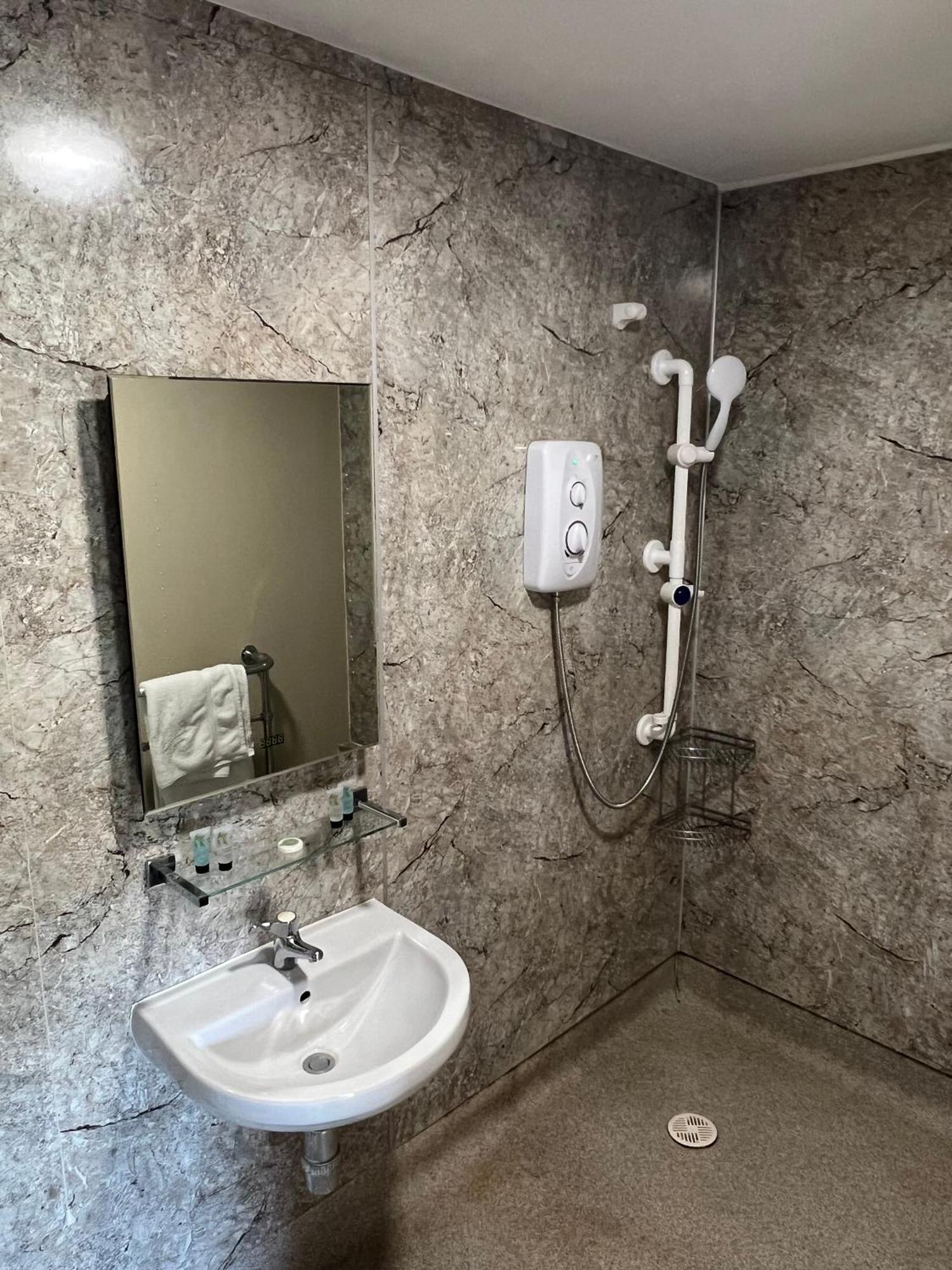 Cadmore Lodge Bed & Breakfast Тенбери Экстерьер фото